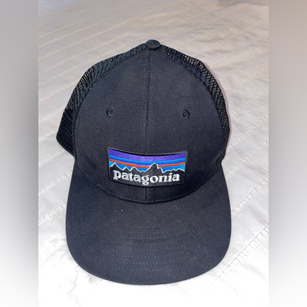 Patagonia Men's P-6 Logo Trucker Hat Black